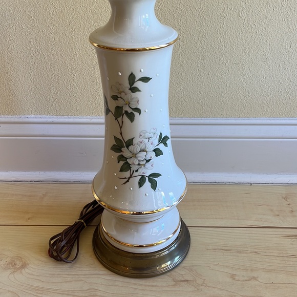 Vintage porcelain table lamp with Flower design - Picture 2 of 5